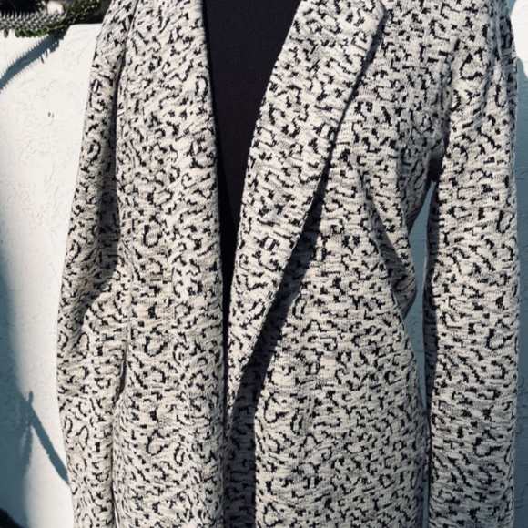 ELODIE Women's NWT Soft Coat/Sweater "L" pockets ivory & black  Casual coat - Picture 2 of 7